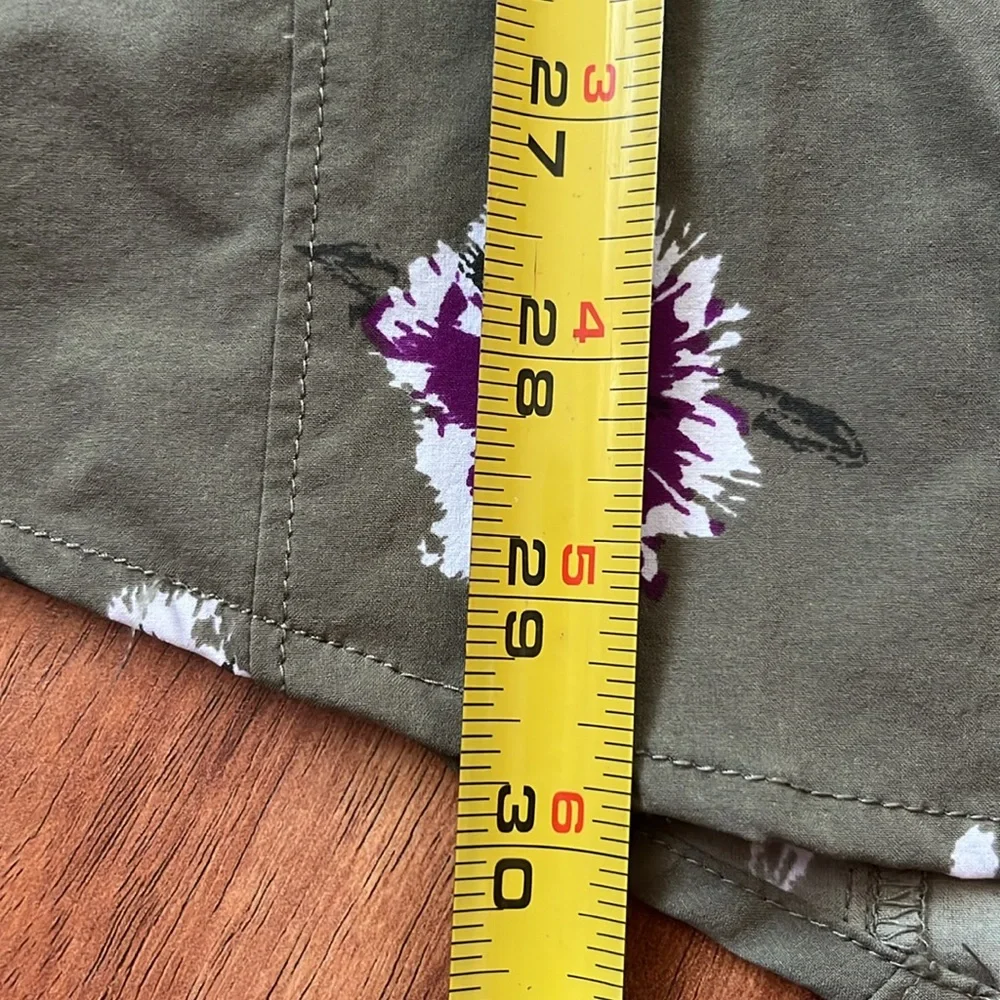 BNWOT Duluth trading company, green floral top - Picture 13 of 16